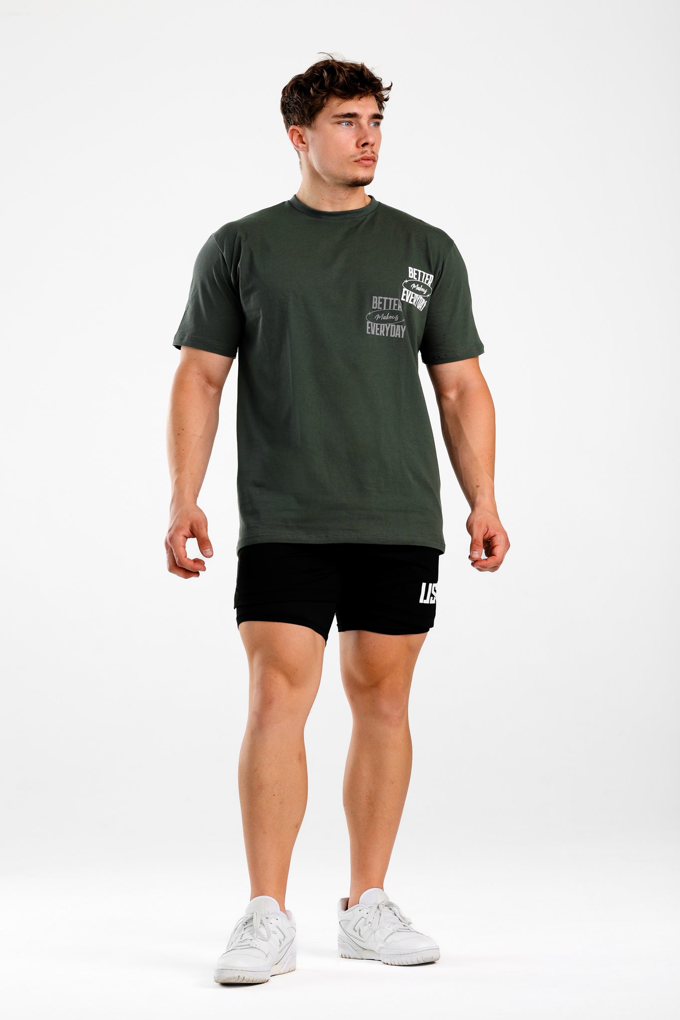 T-shirt bawełniany z nadrukiem khaki BE BETTER