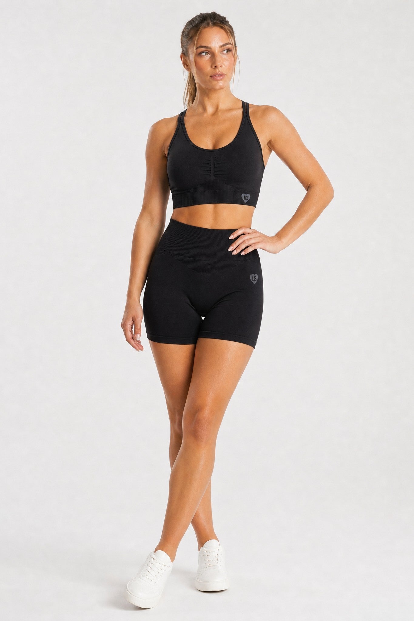 Szorty bezszwowe PUSH UP V SHAPE czarne Savannah