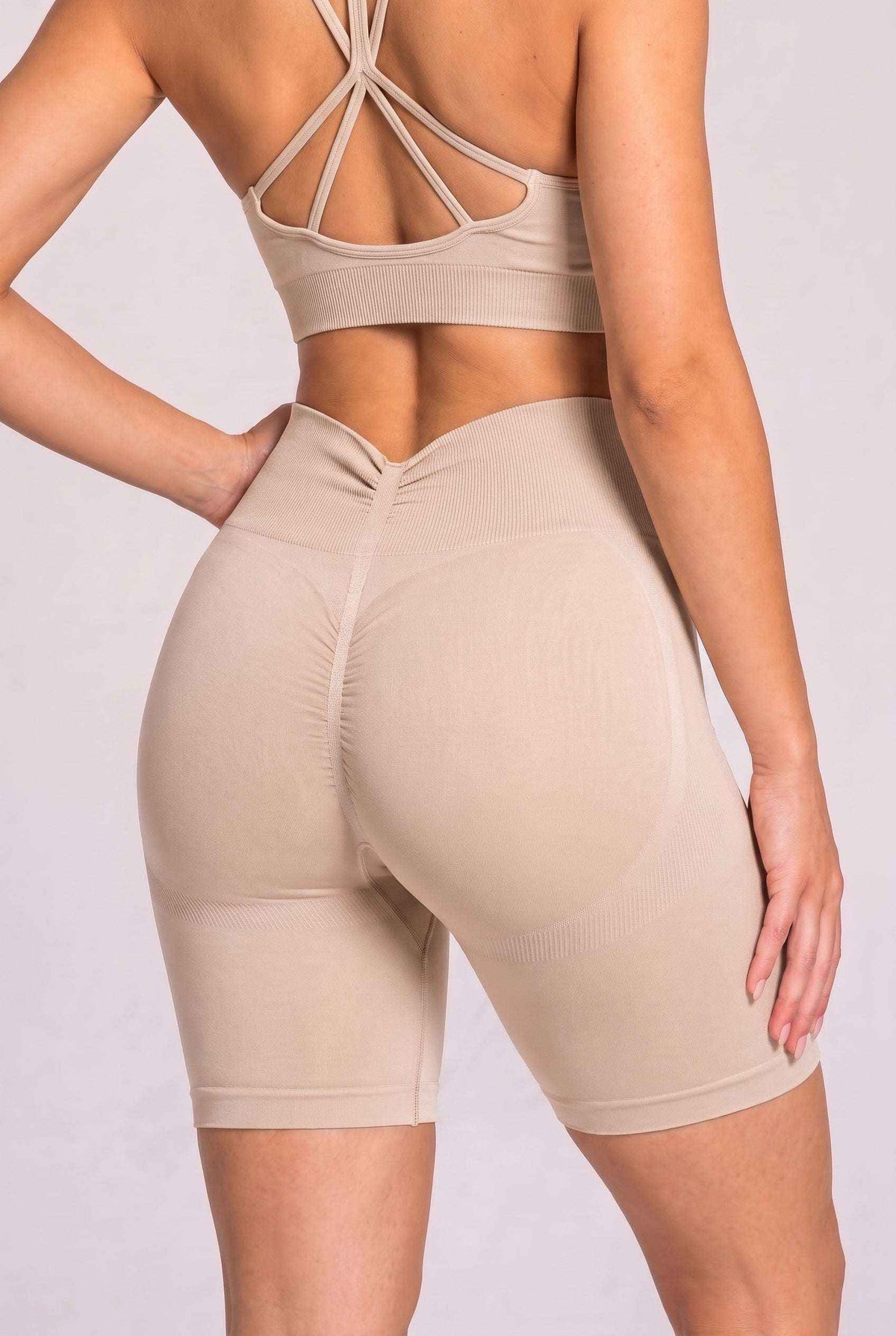 Szorty damskie bezszwowe PUSH UP V SHAPE cream - Savannah