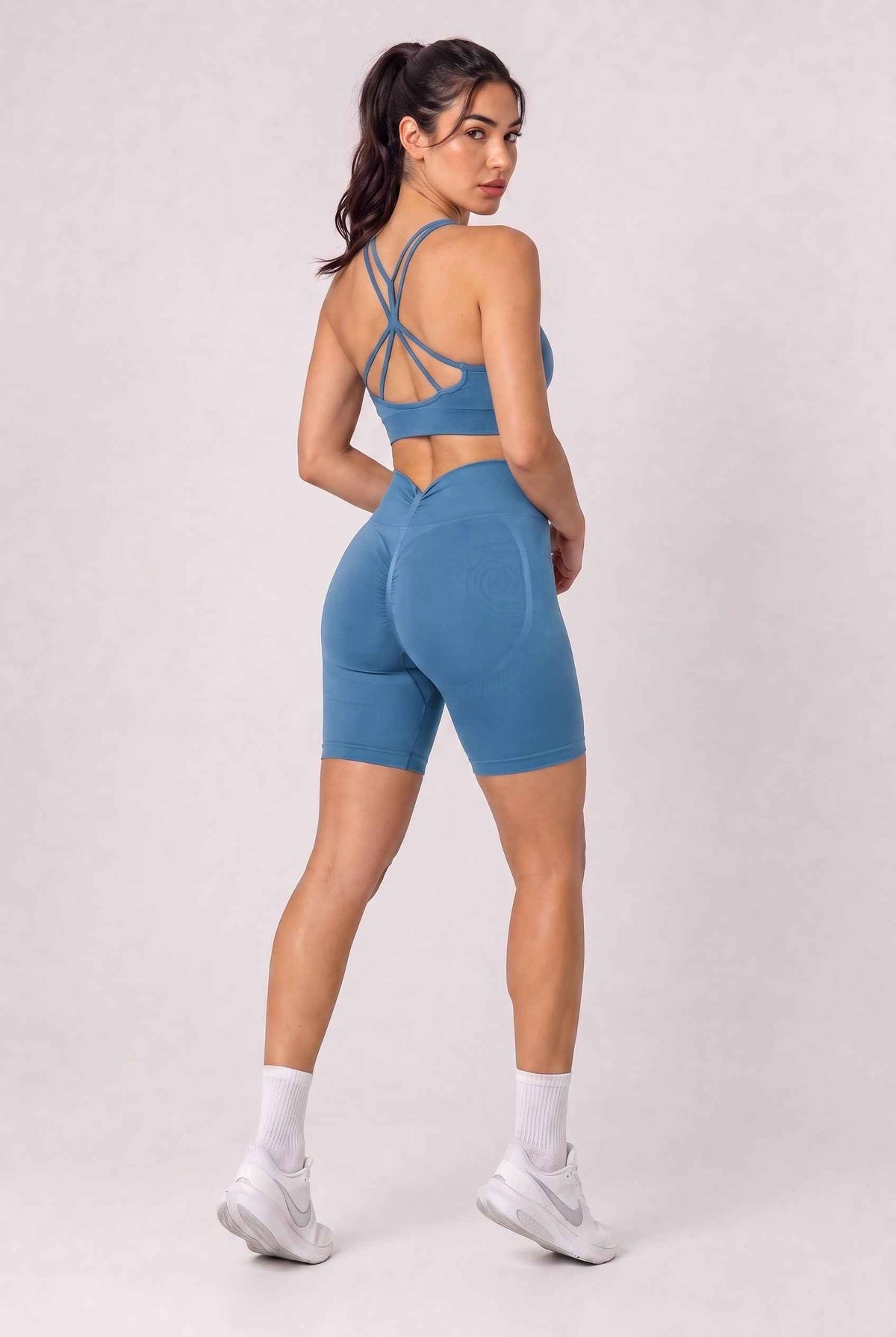 Zestaw bezszwowy PUSH UP V-SHAPE top + szorty lazurowy - Savannah