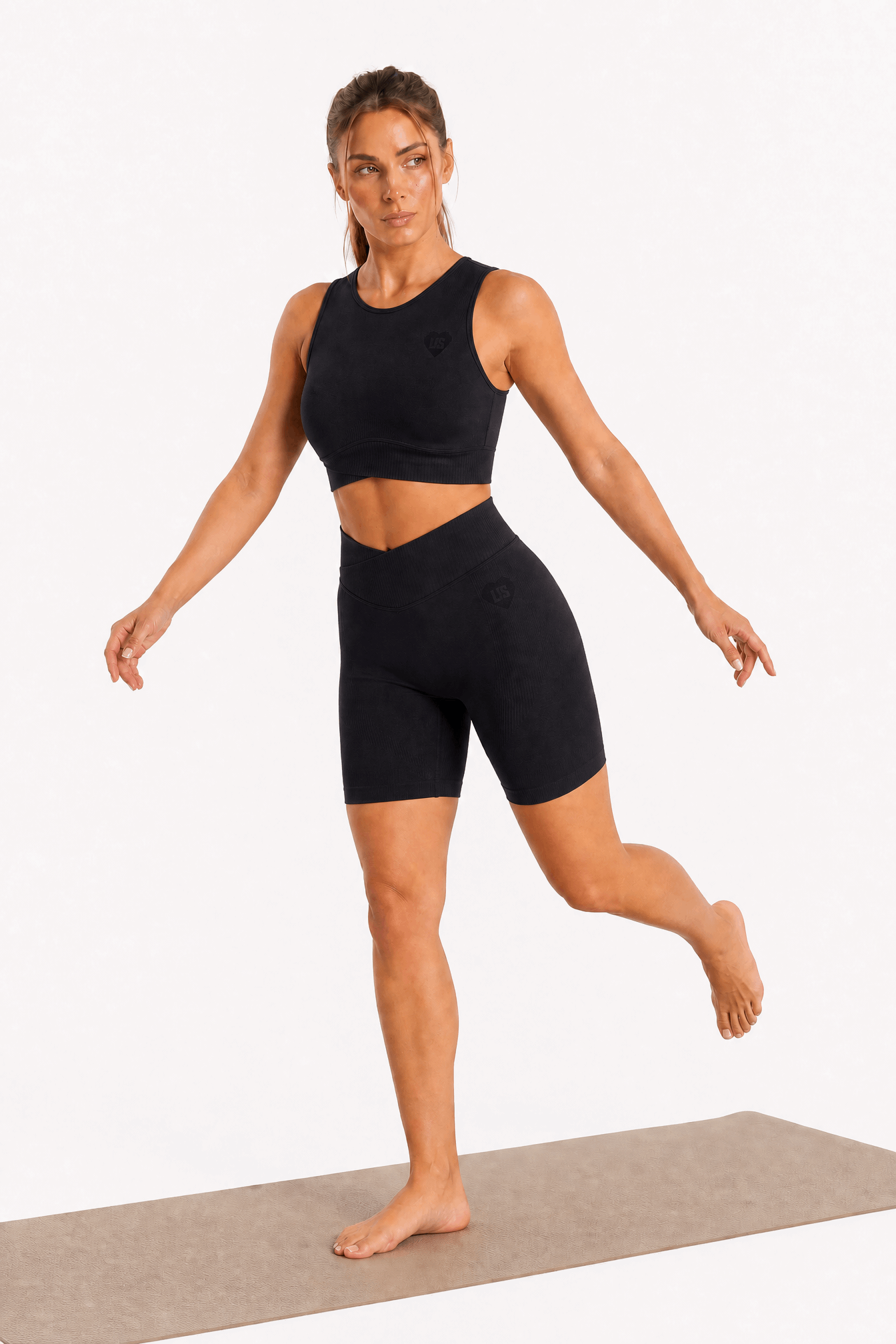 Top sportowy bezszwowy asymetryczny V CUT czarny - Malibu