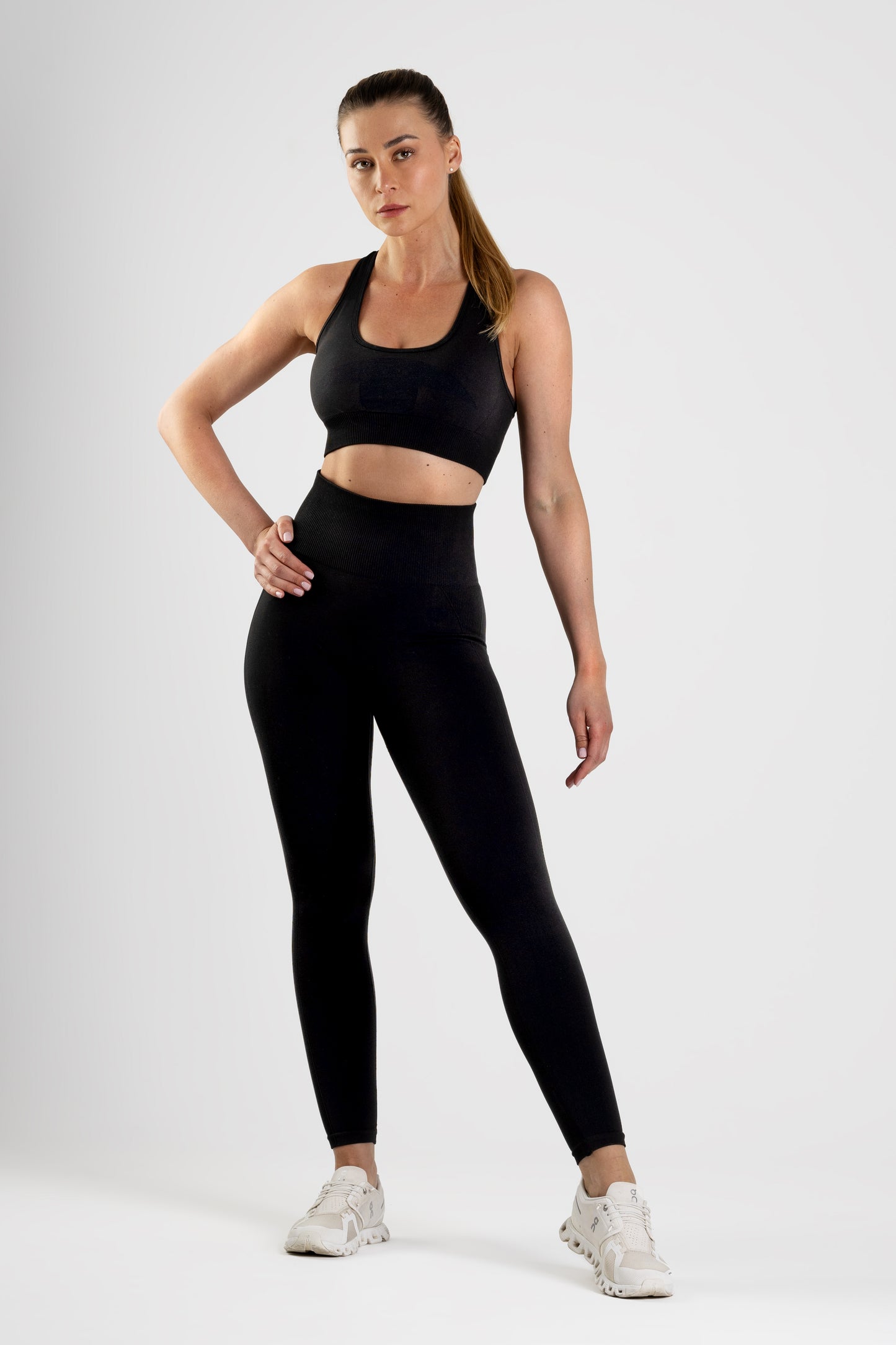 Zestaw bezszwowy sportowy top + legginsy PUSH UP czarny Florence