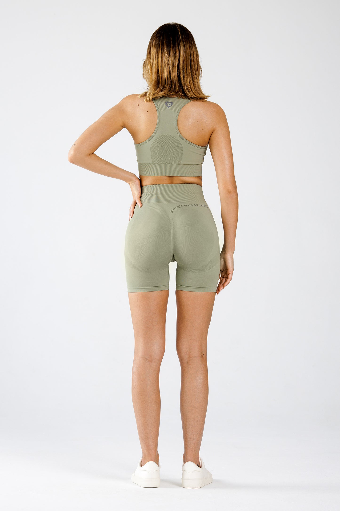 Zestaw bezszwowy sportowy top + spodenki PUSH UP sage Florence