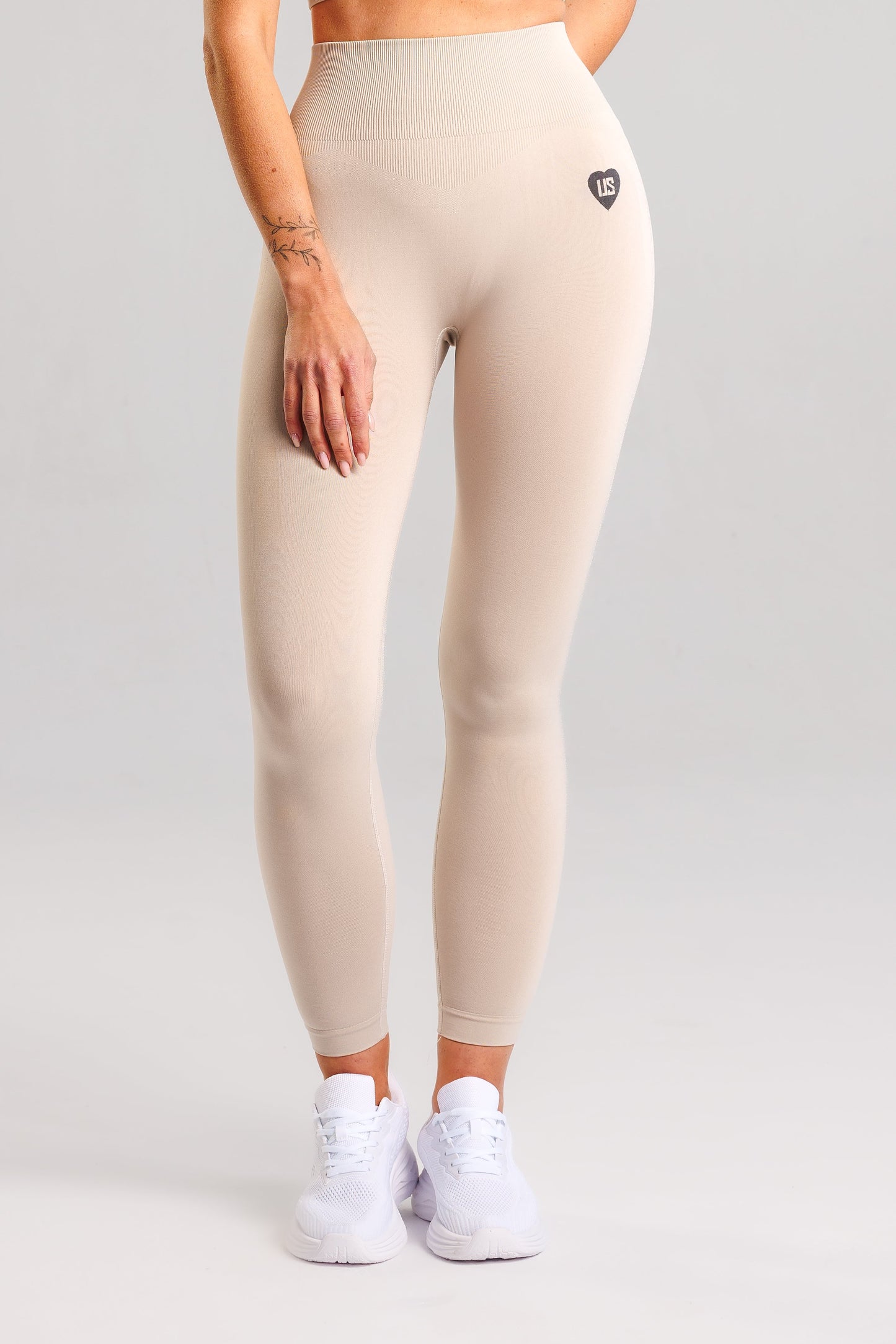 Zestaw bezszwowy PUSH UP V-SHAPE top + legginsy cream Savannah