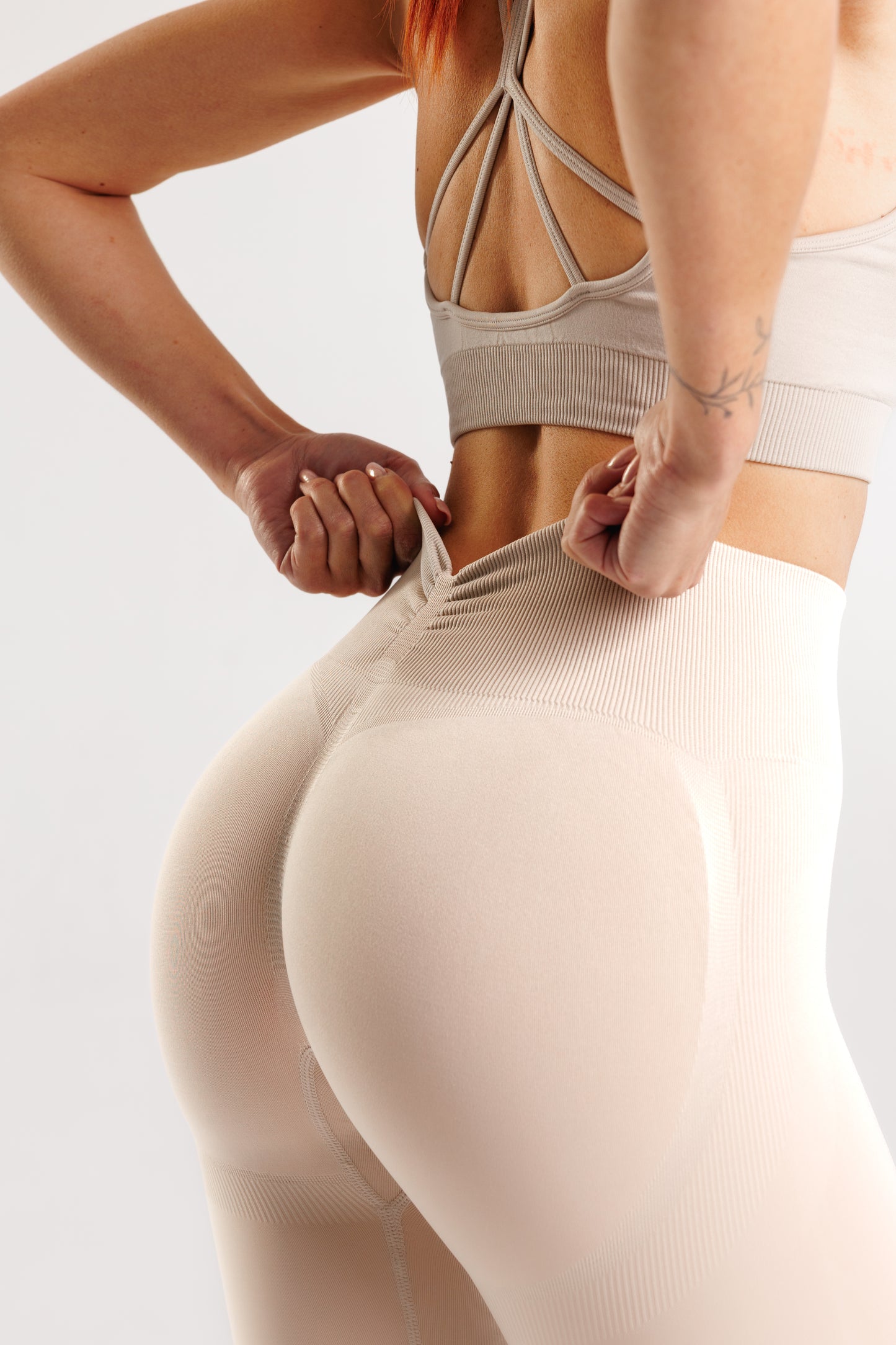 Legginsy bezszwowe PUSH UP V SHAPE cream Savannah