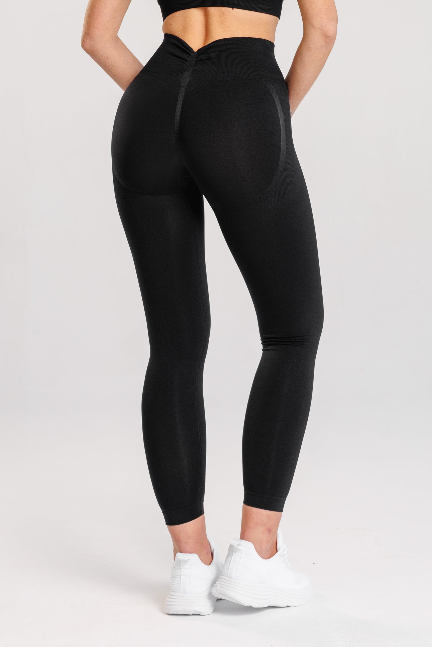 Legginsy bezszwowe PUSH UP V SHAPE czarne Savannah