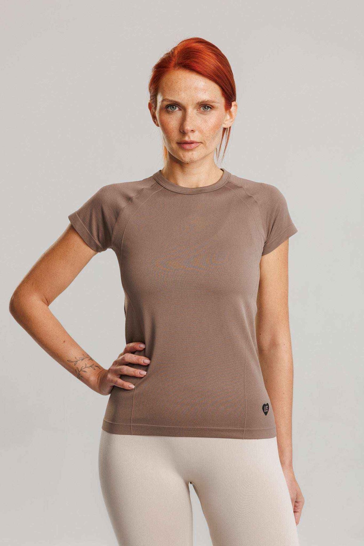 T-shirt damski bezszwowy techniczny PRO latte - Arizona