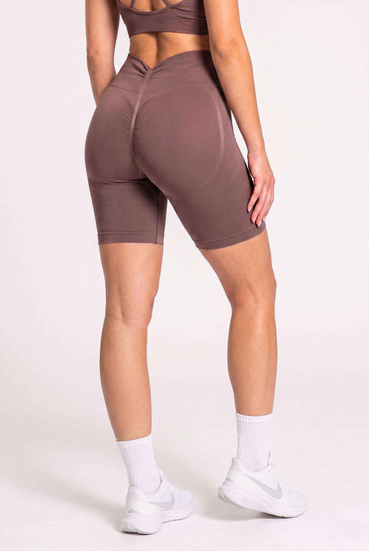 Zestaw bezszwowy PUSH UP V-SHAPE top + szorty stalowy brąz - Savannah
