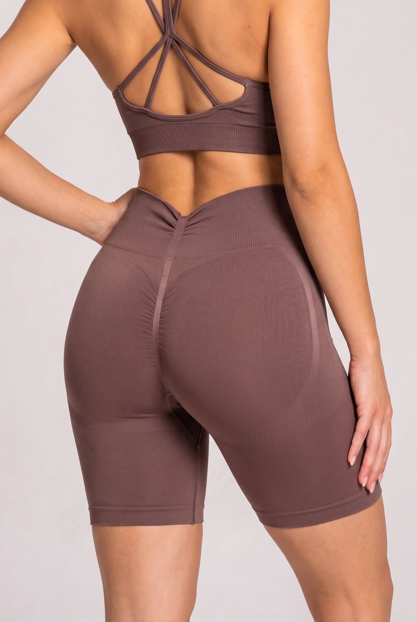 Szorty bezszwowe PUSH UP V SHAPE stalowy brąz Savannah