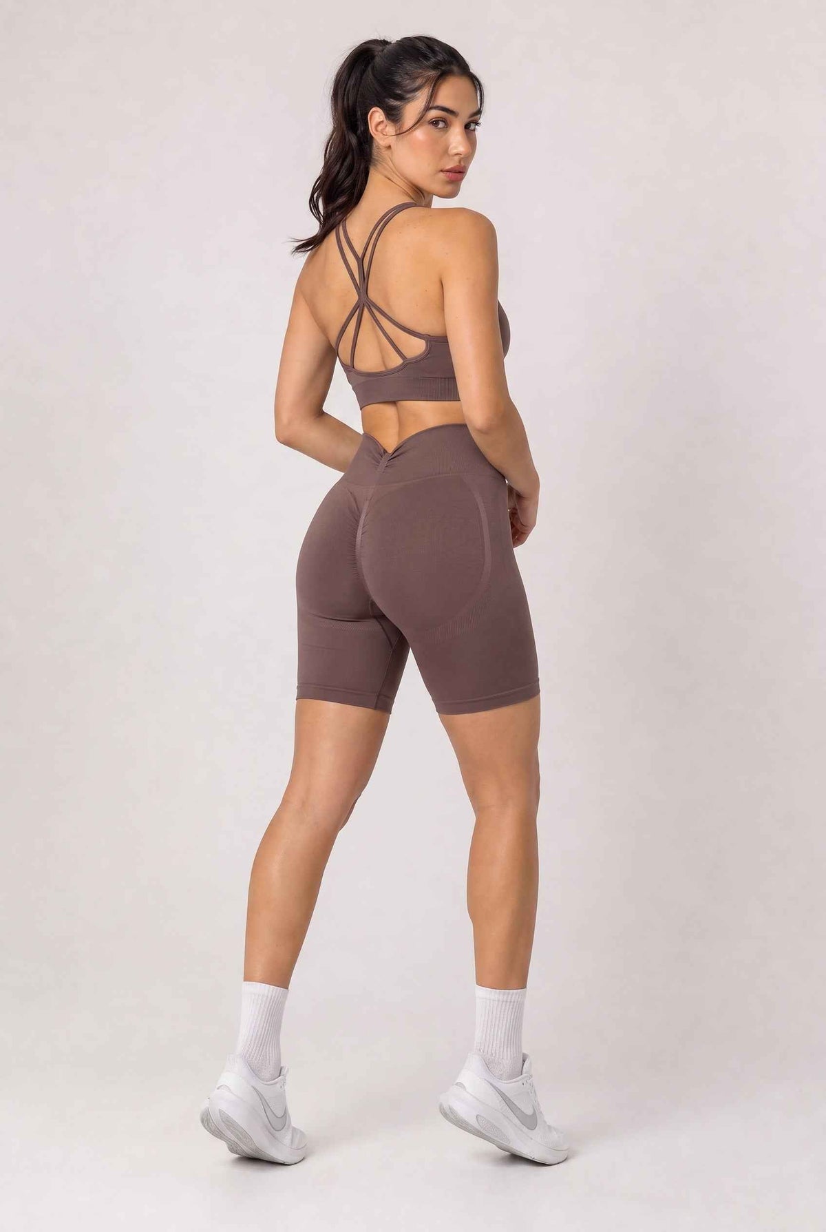 Zestaw bezszwowy PUSH UP V-SHAPE top + szorty stalowy brąz - Savannah