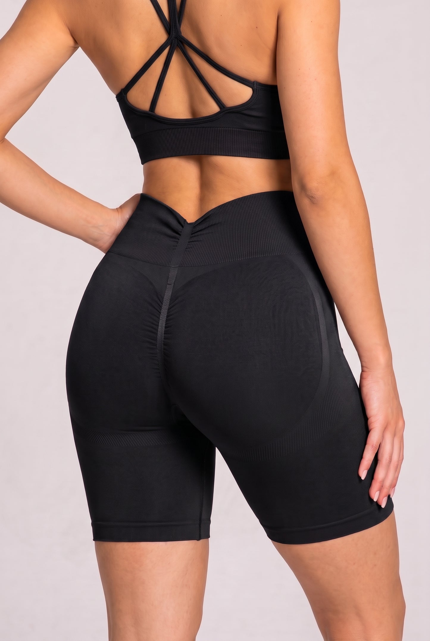 Szorty bezszwowe PUSH UP V SHAPE czarne Savannah