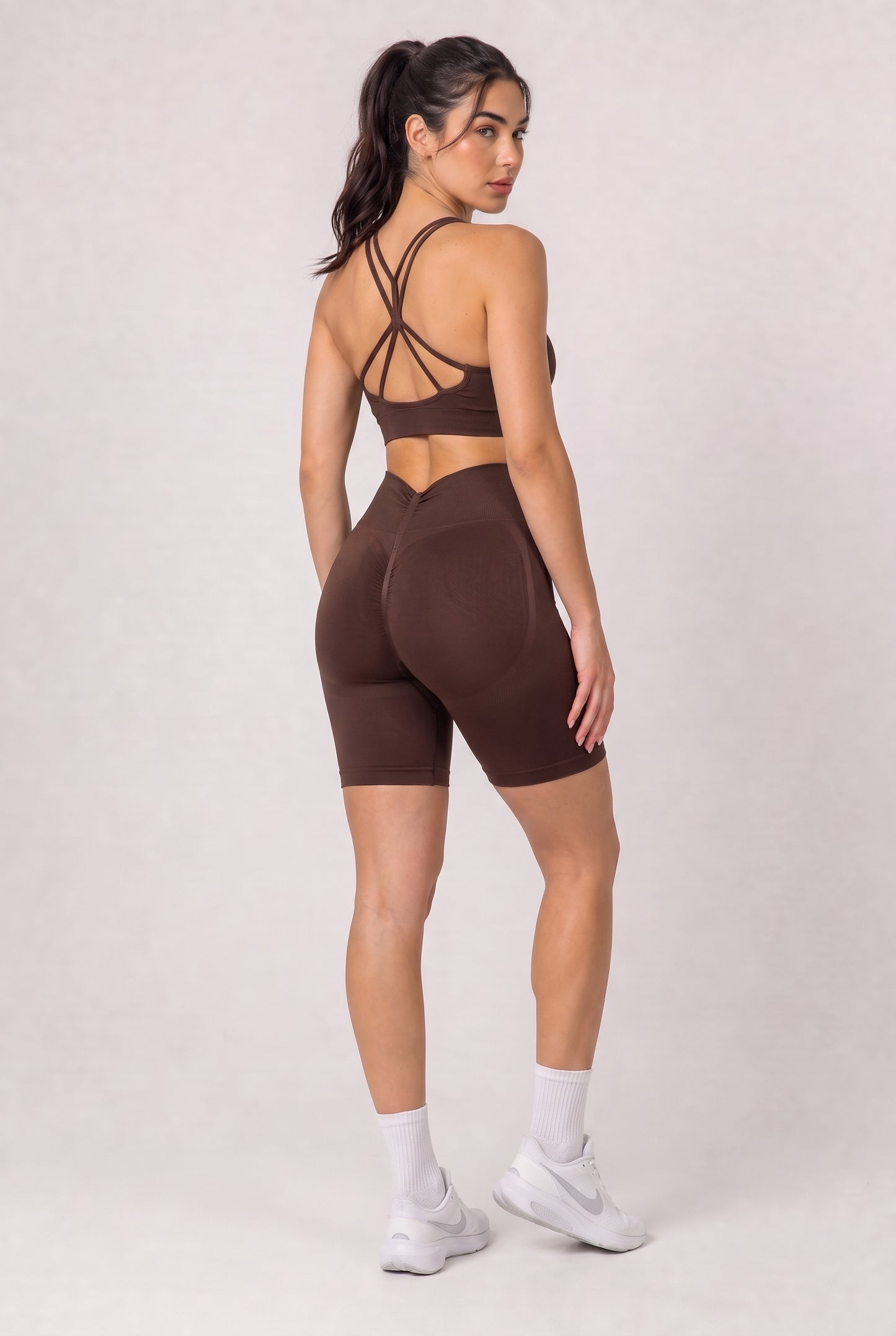 Szorty bezszwowe PUSH UP V SHAPE espresso Savannah