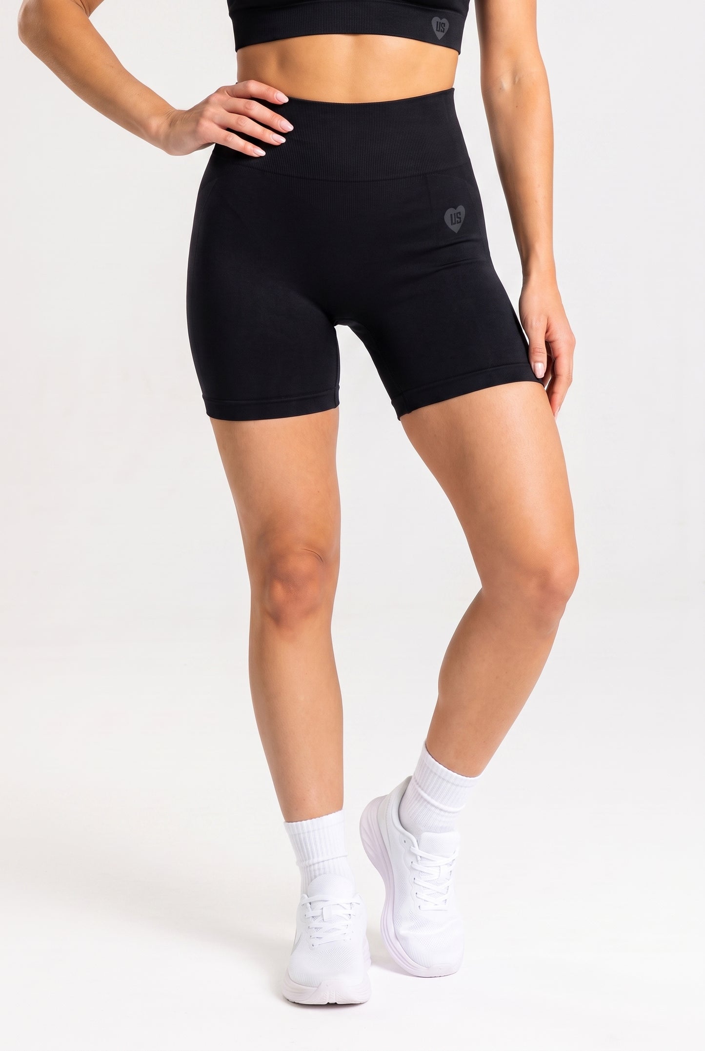 Szorty bezszwowe PUSH UP V SHAPE czarne Savannah