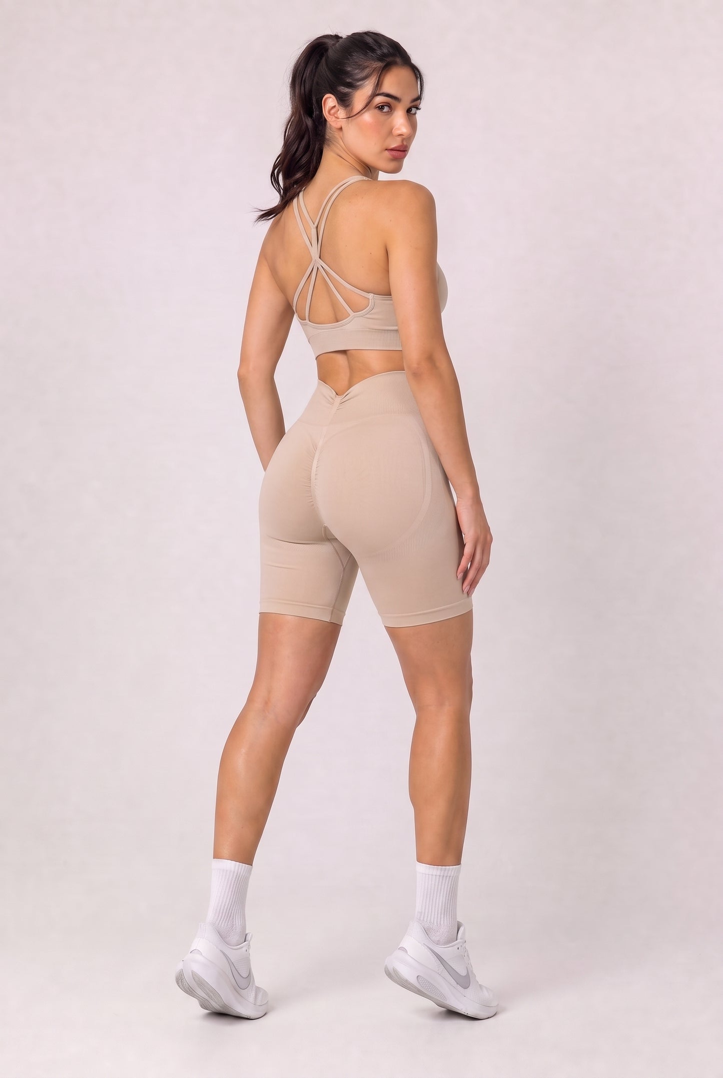Szorty bezszwowe PUSH UP V SHAPE cream Savannah