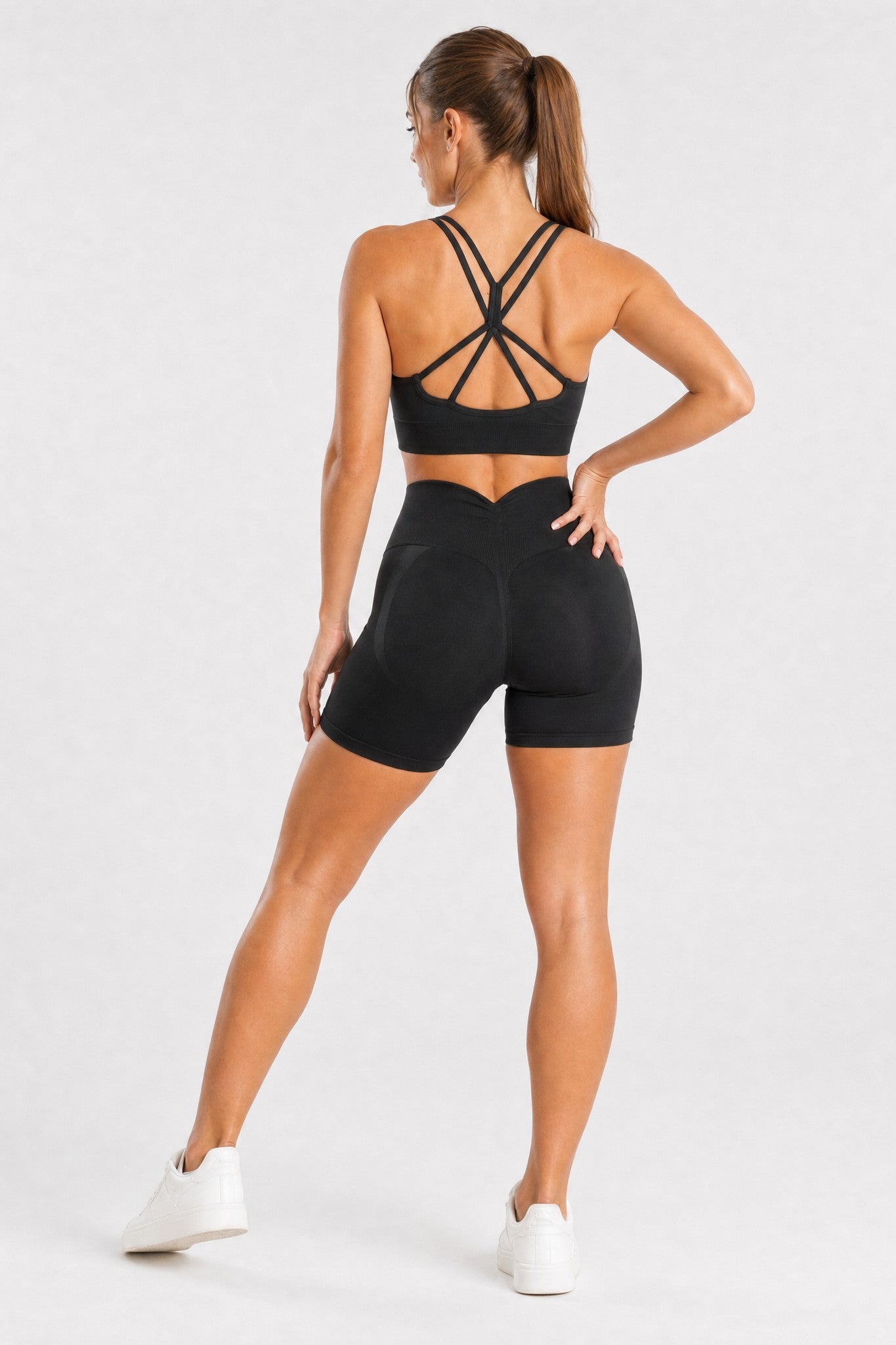 Szorty bezszwowe PUSH UP V SHAPE czarne Savannah